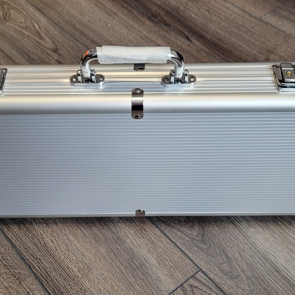 Set of poker chips with case